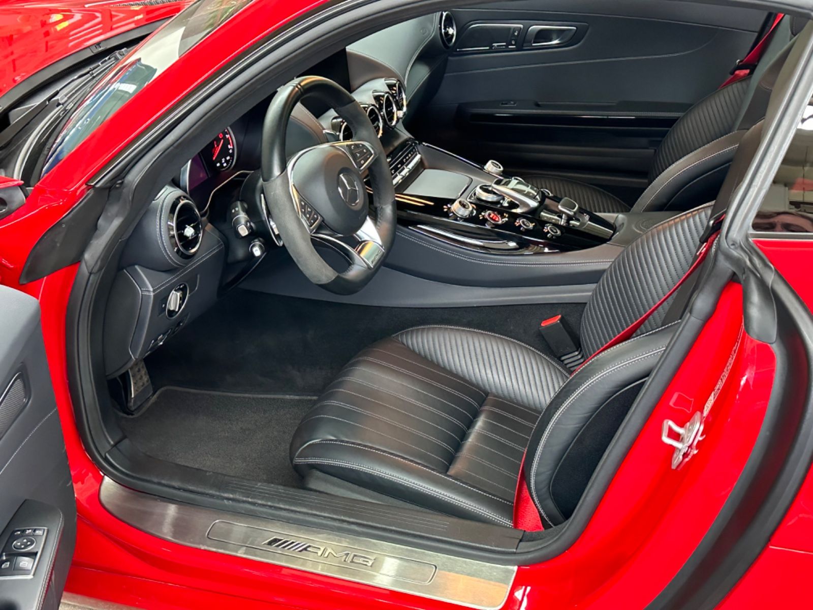 Fahrzeugabbildung Mercedes-Benz AMG GTS GLASDACH Sport ABGAS NO OPF KERAMIK Lack