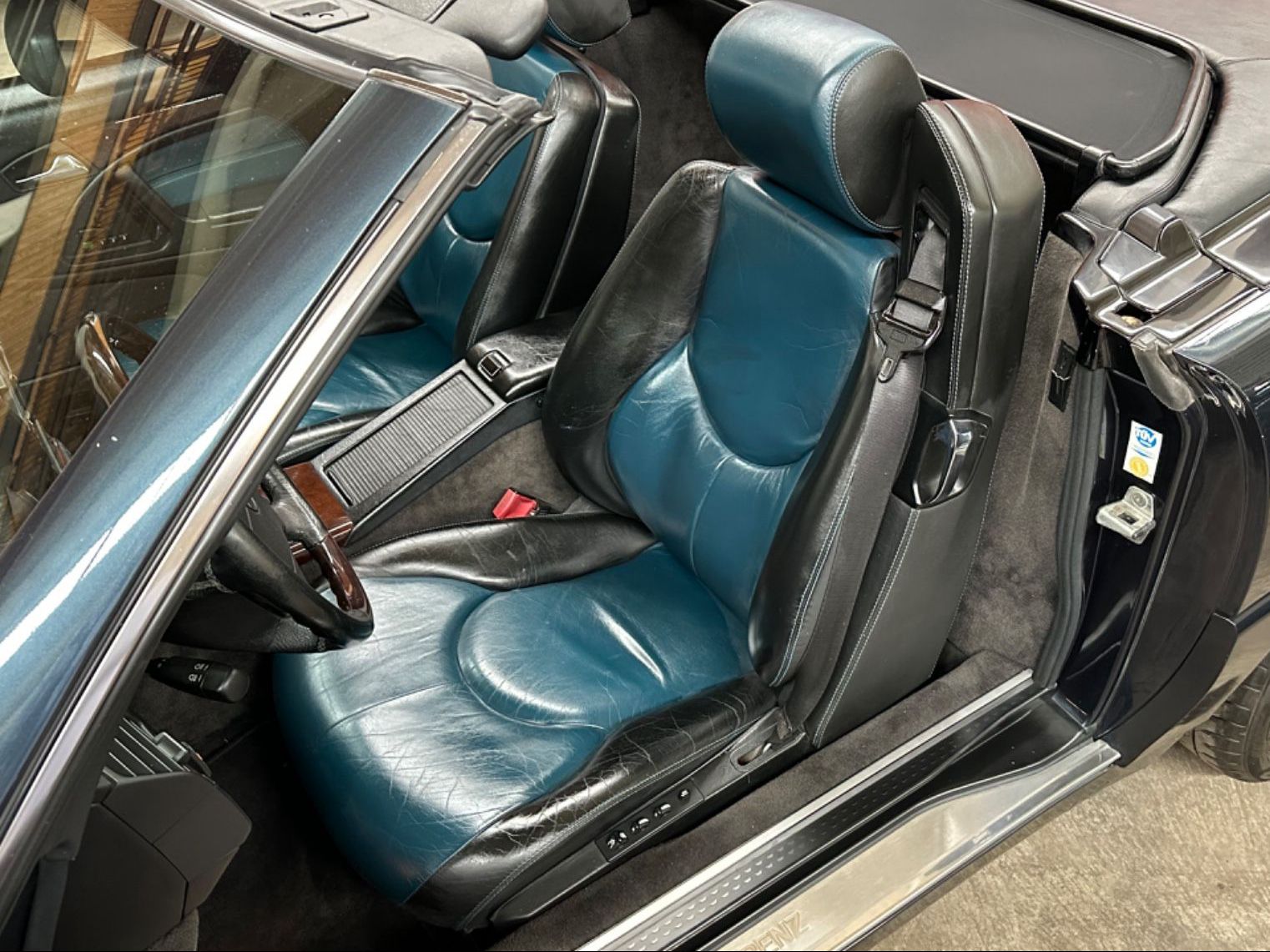Fahrzeugabbildung Mercedes-Benz SL 500 DESIGNO PANORAMA AMG 18 PROMI DEUTSCH 1.H