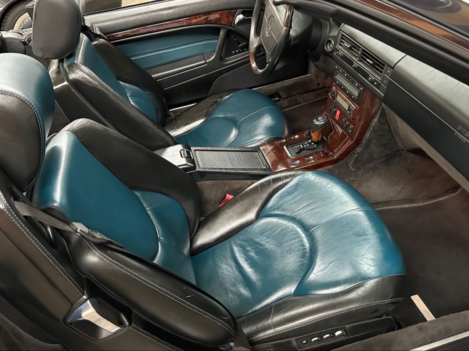 Fahrzeugabbildung Mercedes-Benz SL 500 DESIGNO PANORAMA AMG 18 PROMI DEUTSCH 1.H