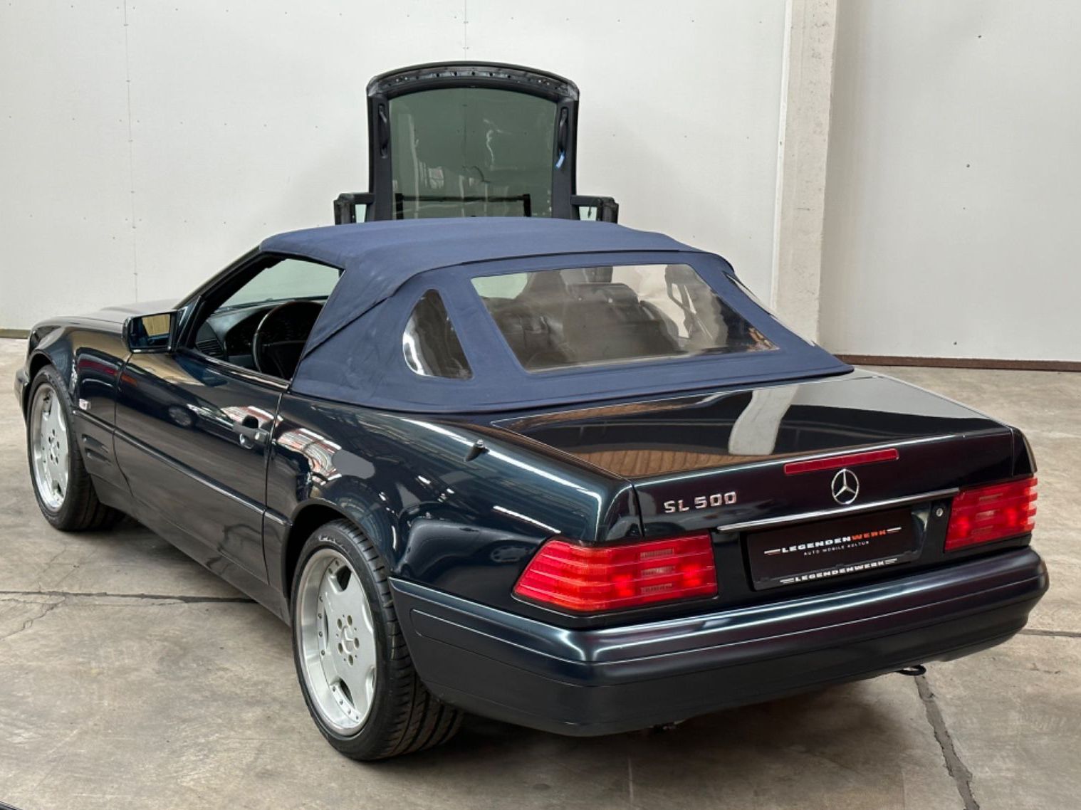 Fahrzeugabbildung Mercedes-Benz SL 500 DESIGNO PANORAMA AMG 18 PROMI DEUTSCH 1.H