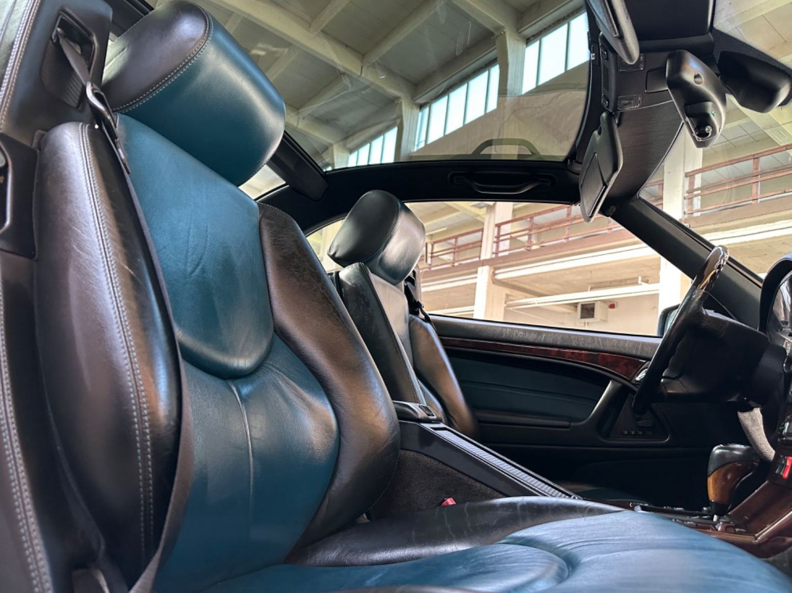 Fahrzeugabbildung Mercedes-Benz SL 500 DESIGNO PANORAMA AMG 18 PROMI DEUTSCH 1.H
