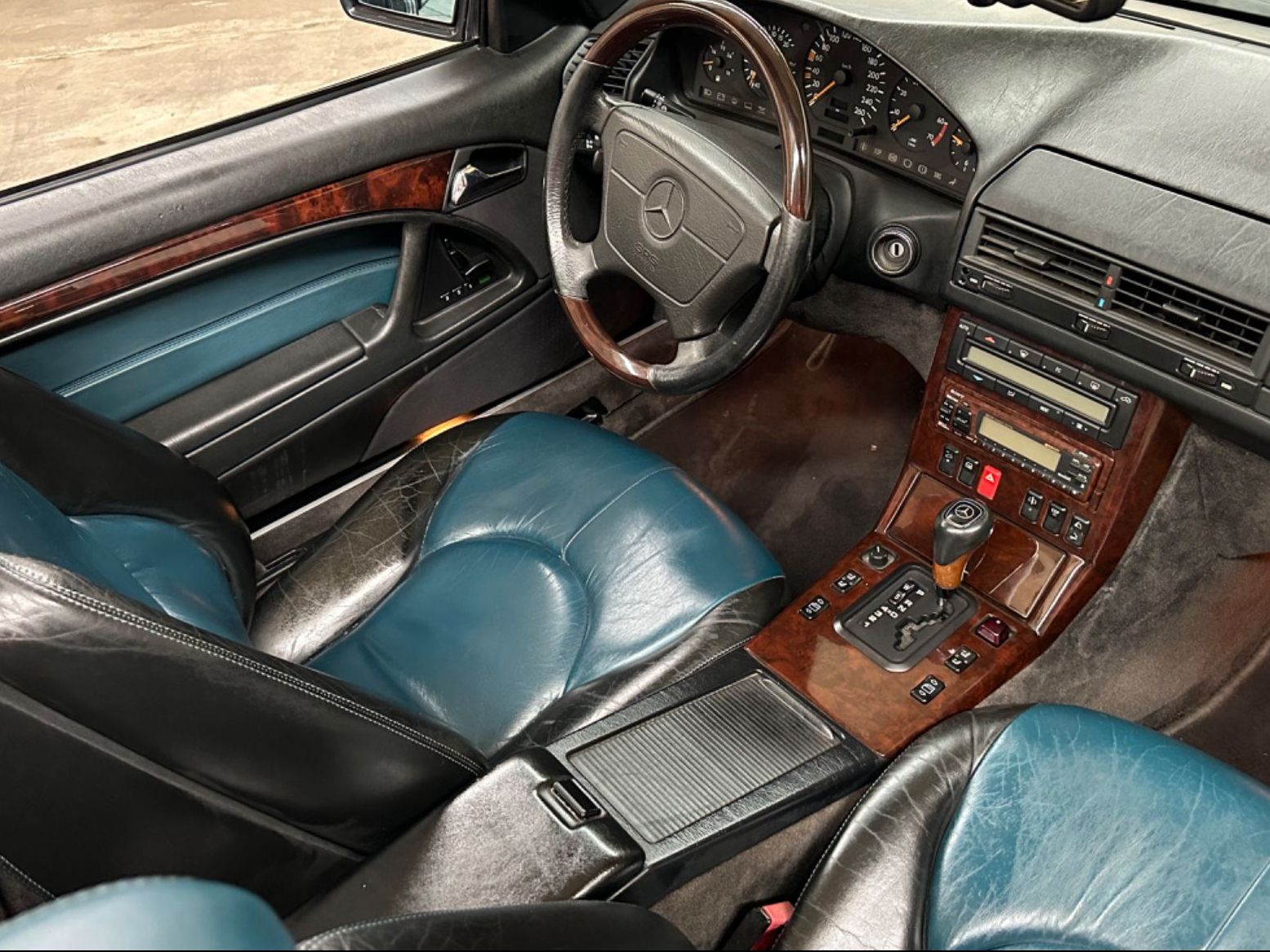 Fahrzeugabbildung Mercedes-Benz SL 500 DESIGNO PANORAMA AMG 18 PROMI DEUTSCH 1.H