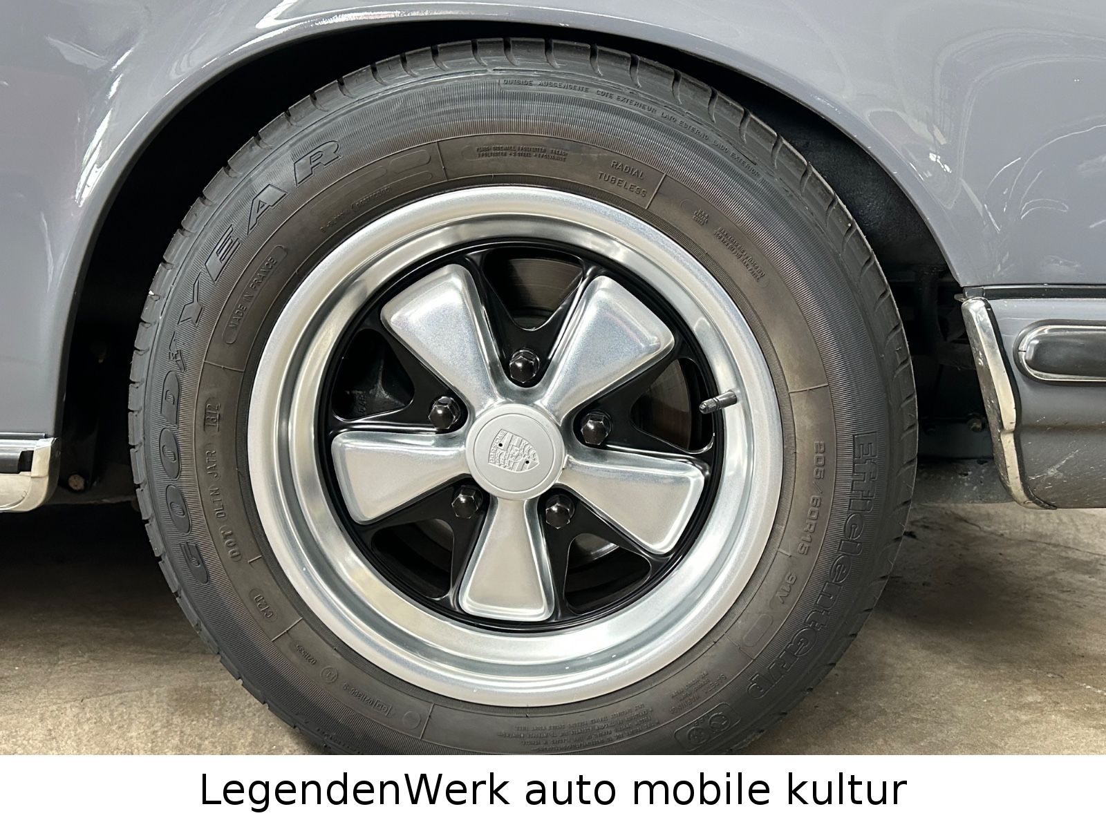 Fahrzeugabbildung Porsche 911 2.4 S, TARGA Deutsch MATCHING RESTAURIERT