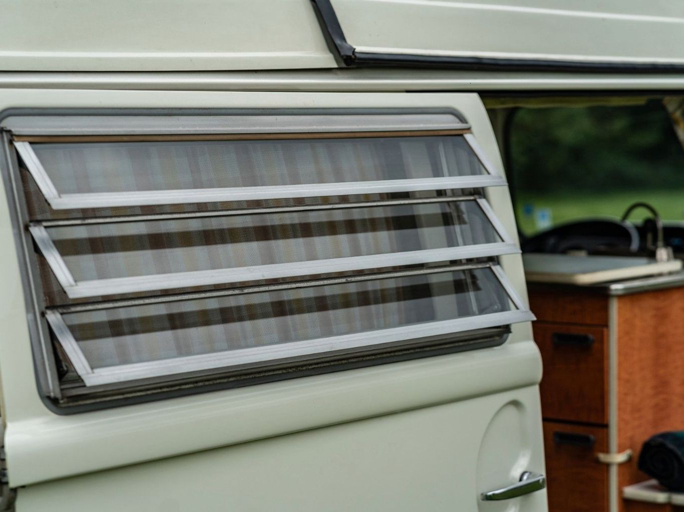 Fahrzeugabbildung Volkswagen T2a WESTFALIA ex SCHWEDEN Motor neu: AHNENDORP !
