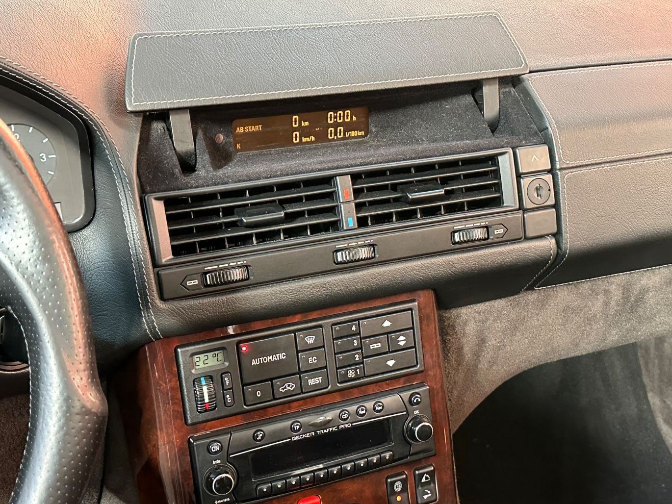Fahrzeugabbildung Mercedes-Benz SL60 AMG Original 957 Leder Exclusiv BRD History