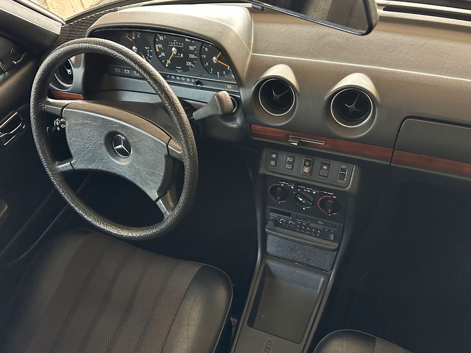 Fahrzeugabbildung Mercedes-Benz 280 TE W S 123 ORIGINAL KM + ZUSTAND SSD AUTOMO