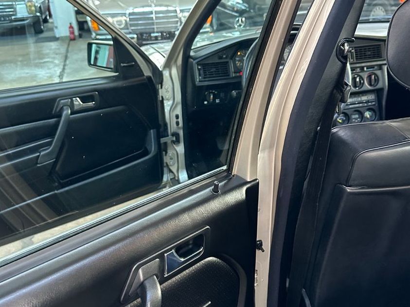 Fahrzeugabbildung Mercedes-Benz 190E 2.3-16 V W201 BRD! vom Feinsten Restauriert