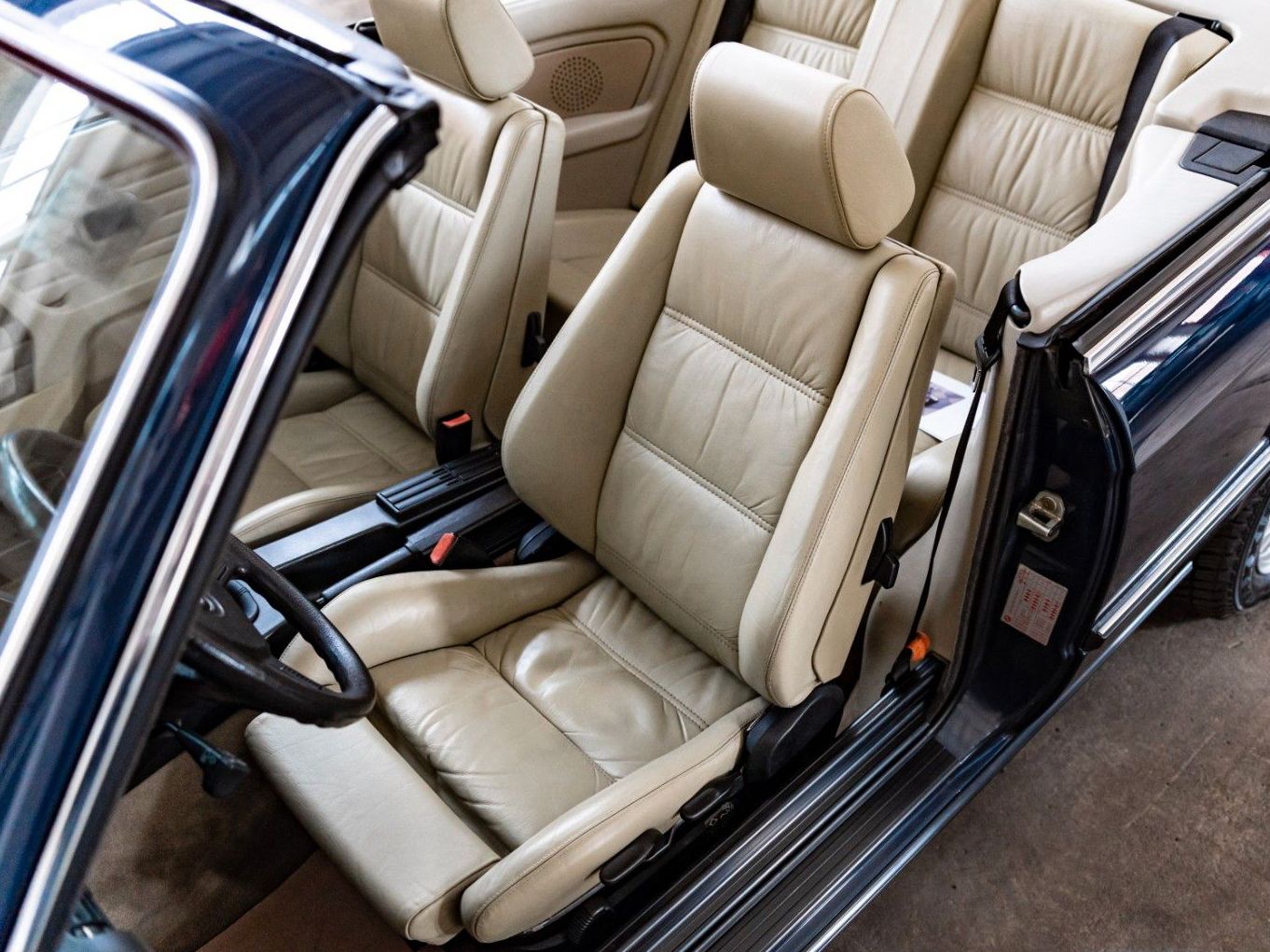 Fahrzeugabbildung BMW 325i E30 VFL CABRIO RESTAURIERT! Classic Data 1-
