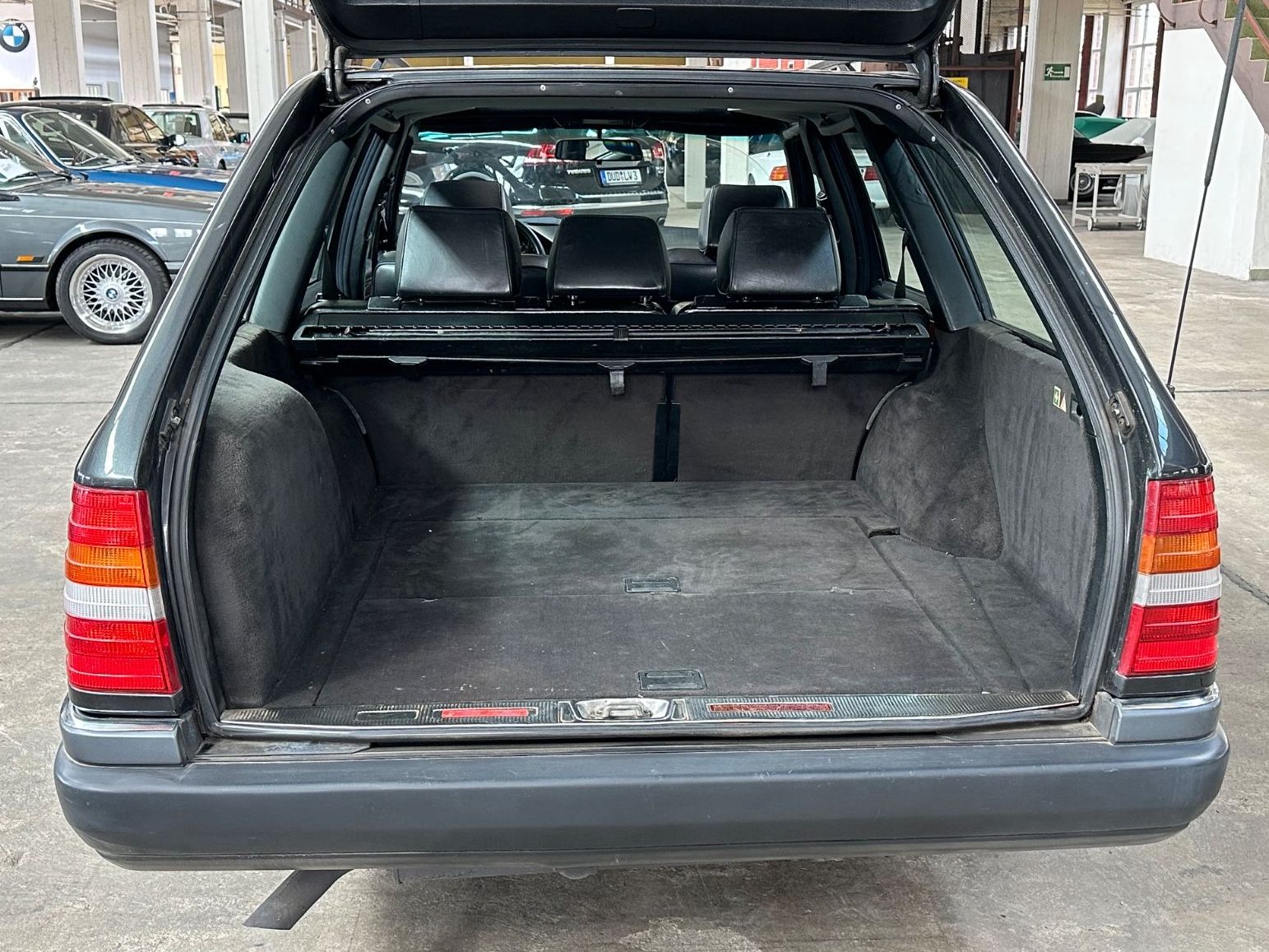 Fahrzeugabbildung Mercedes-Benz 300 TE S124 A LEDER KLIMA Technik/Karosserie gut