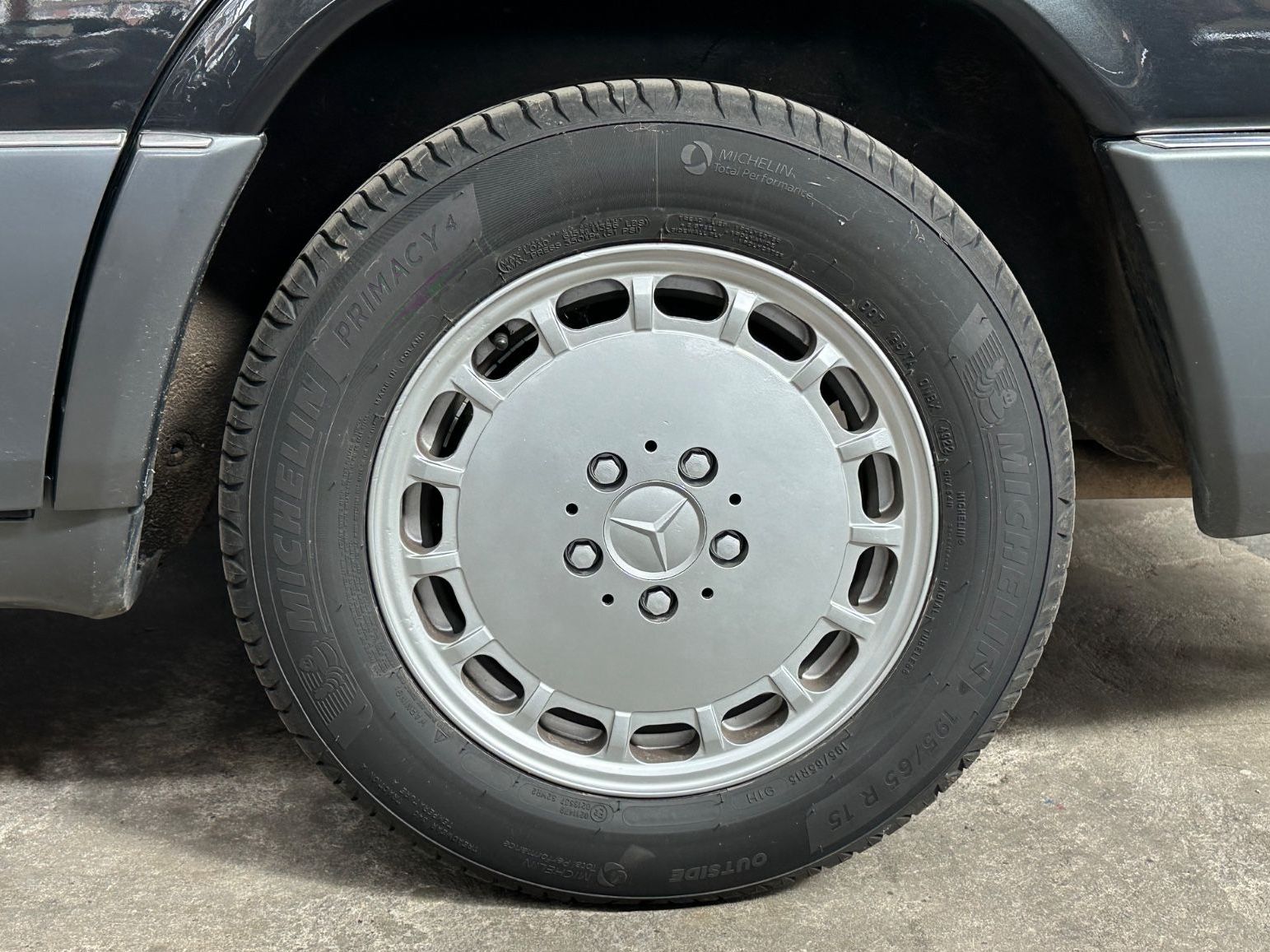 Fahrzeugabbildung Mercedes-Benz 300 TE S124 A LEDER KLIMA Technik/Karosserie gut