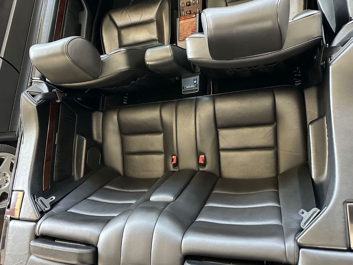 Fahrzeugabbildung Mercedes-Benz E 220 A124 ERSTLACK BRD im JAHRESWAGENZUSTAND