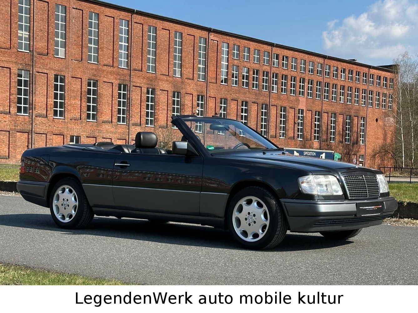 Fahrzeugabbildung Mercedes-Benz E 220 A124 ERSTLACK BRD im JAHRESWAGENZUSTAND
