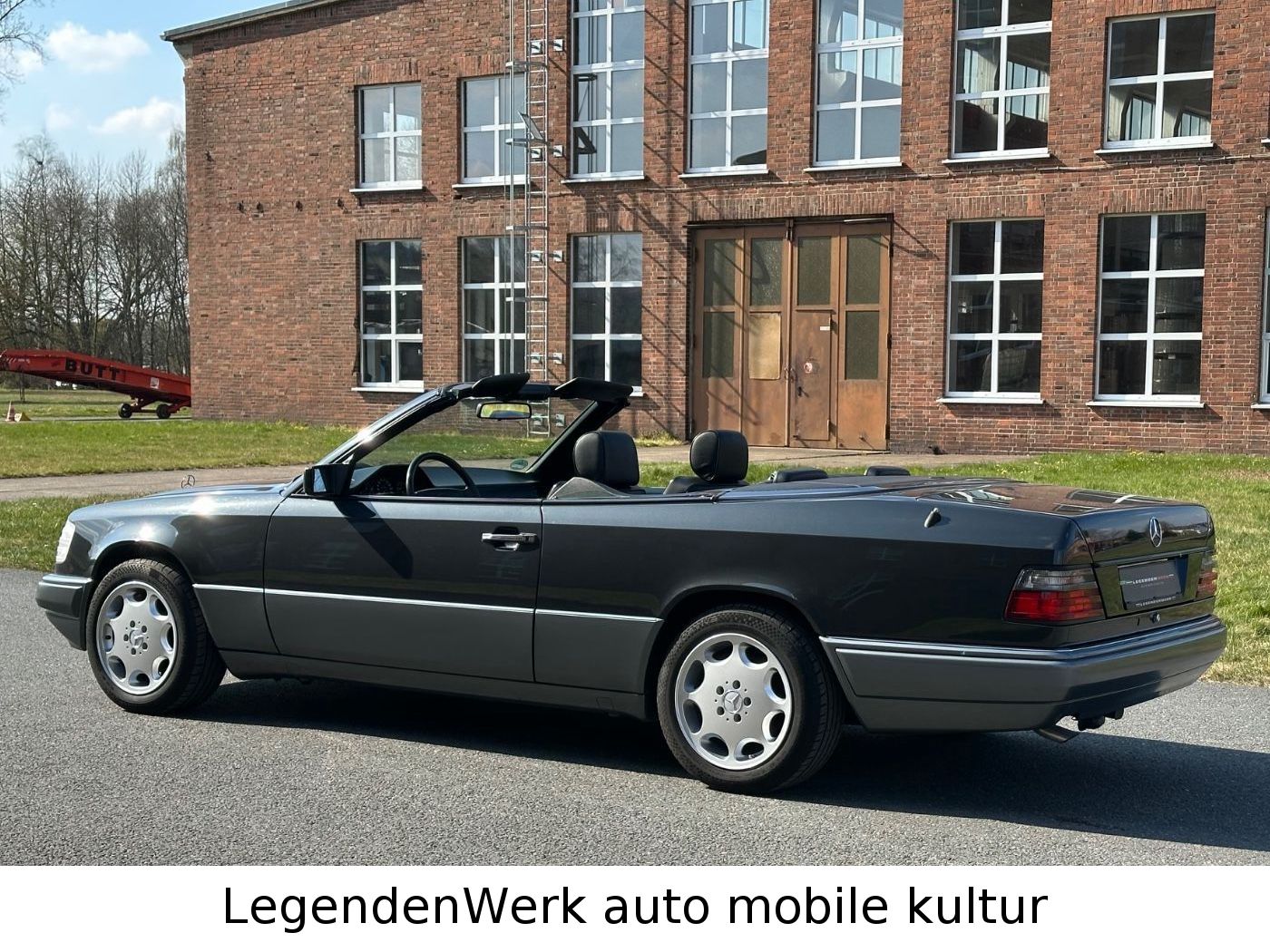 Fahrzeugabbildung Mercedes-Benz E 220 A124 ERSTLACK BRD im JAHRESWAGENZUSTAND