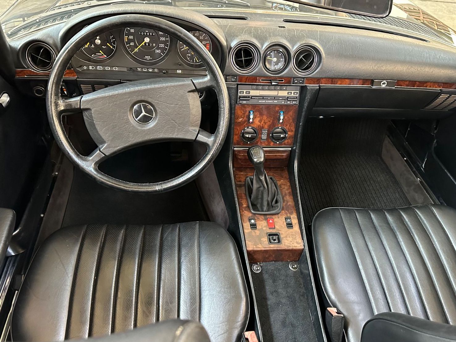 Fahrzeugabbildung Mercedes-Benz SL300 R107 SCHALTER  MB RESTAURIERT ClassicData2
