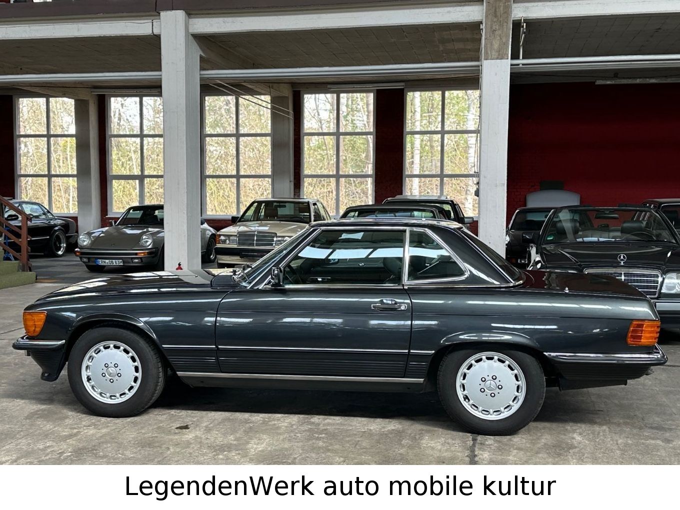 Fahrzeugabbildung Mercedes-Benz SL300 R107 SCHALTER  MB RESTAURIERT ClassicData2