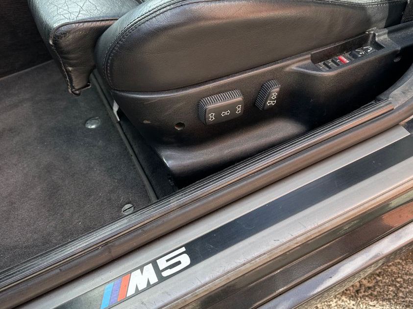 Fahrzeugabbildung BMW M5 E34 Schalter Technik/Fahrwerk orig. BMW neu