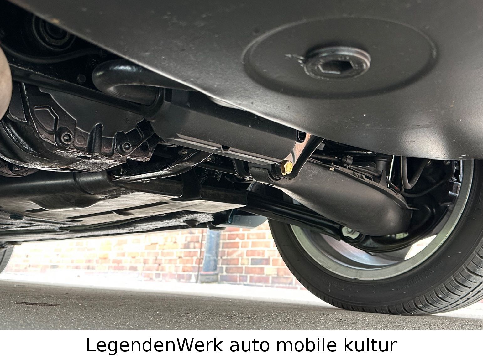 Fahrzeugabbildung Mercedes-Benz E 36 AMG T S124 Deutschland 2.Hd teilrestauriert