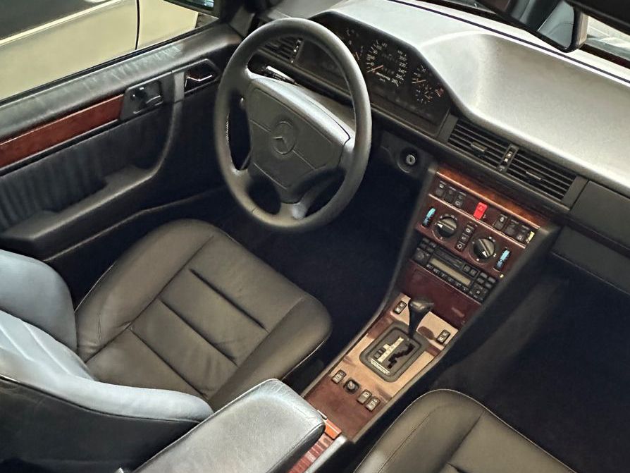 Fahrzeugabbildung Mercedes-Benz E 36 AMG T S124 Deutschland 2.Hd teilrestauriert