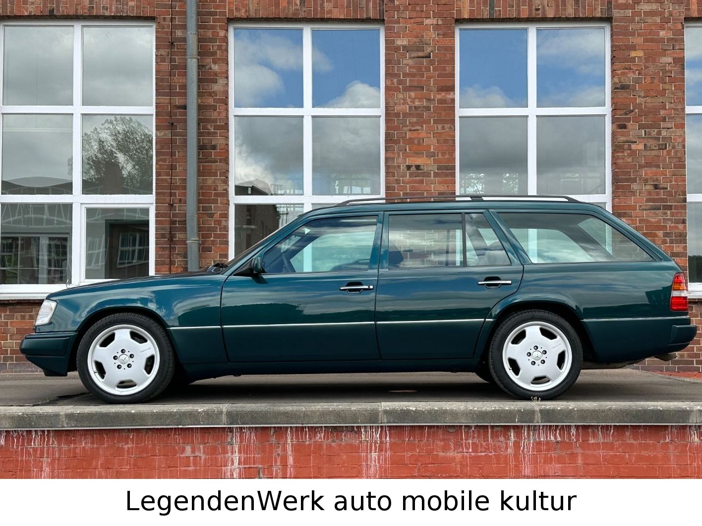 Fahrzeugabbildung Mercedes-Benz E 36 AMG T S124 Deutschland 2.Hd teilrestauriert