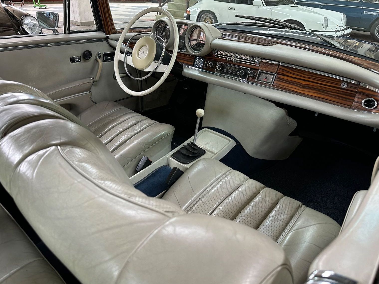 Fahrzeugabbildung Mercedes-Benz 280 SE 3.5 W 111 Coupe BRD Schalter SSD Leder