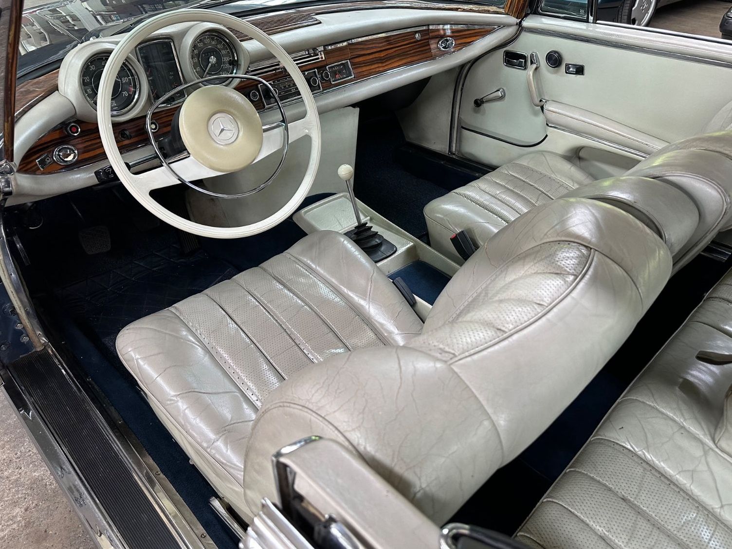 Fahrzeugabbildung Mercedes-Benz 280 SE 3.5 W 111 Coupe BRD Schalter SSD Leder