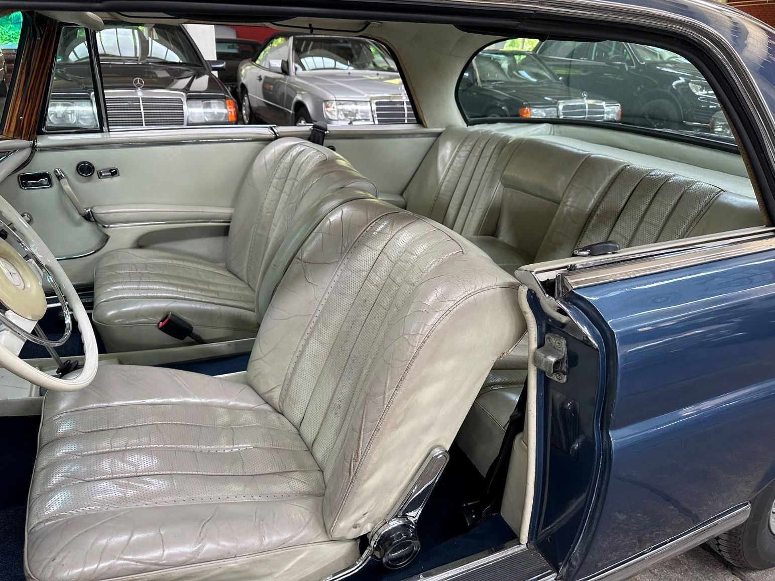 Fahrzeugabbildung Mercedes-Benz 280 SE 3.5 W 111 Coupe BRD Schalter SSD Leder