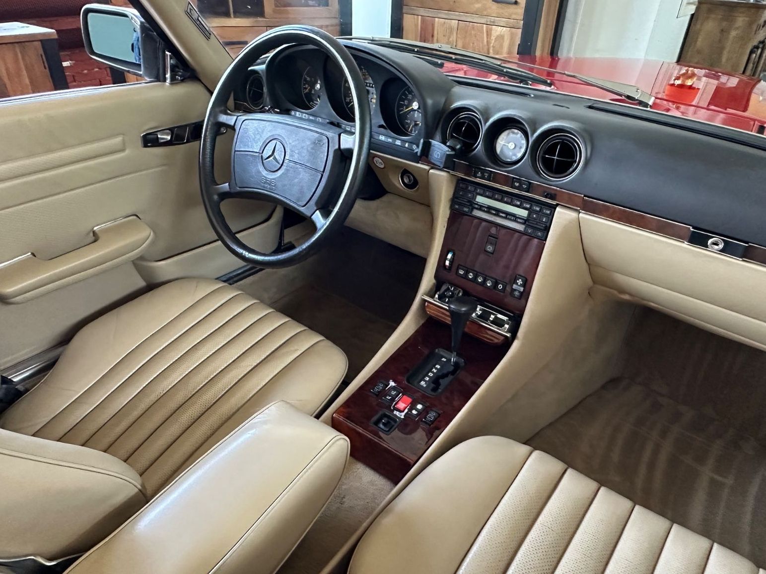 Fahrzeugabbildung Mercedes-Benz SL 560 R107 MB EU-Umrüstung Verdeck /Technik neu