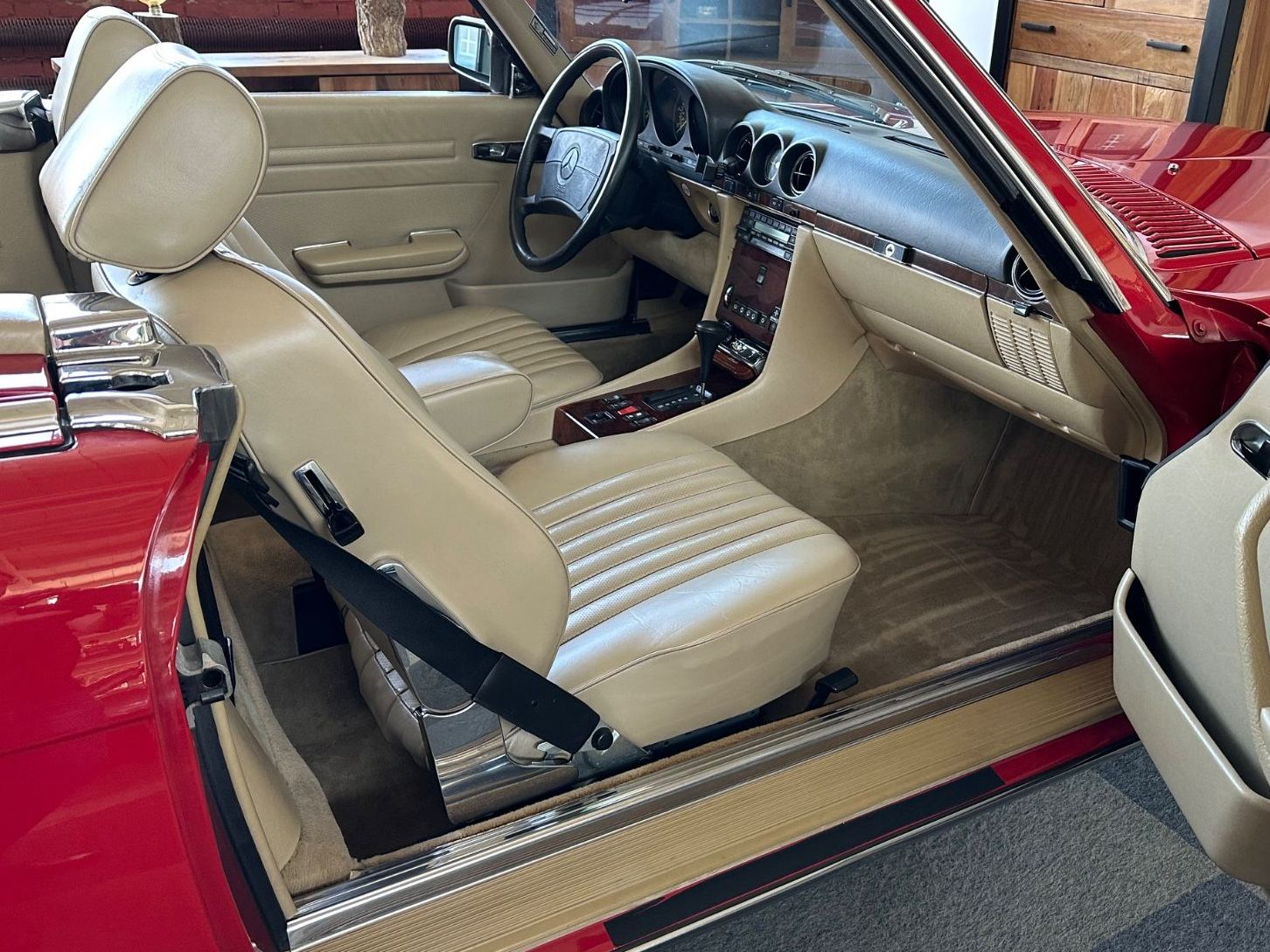 Fahrzeugabbildung Mercedes-Benz SL 560 R107 MB EU-Umrüstung Verdeck /Technik neu