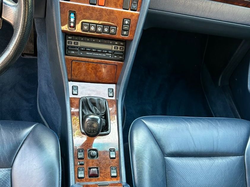 Fahrzeugabbildung Mercedes-Benz 300 CE 24V A124 GETRAG SCHALTER KLIMA LEDER BRD