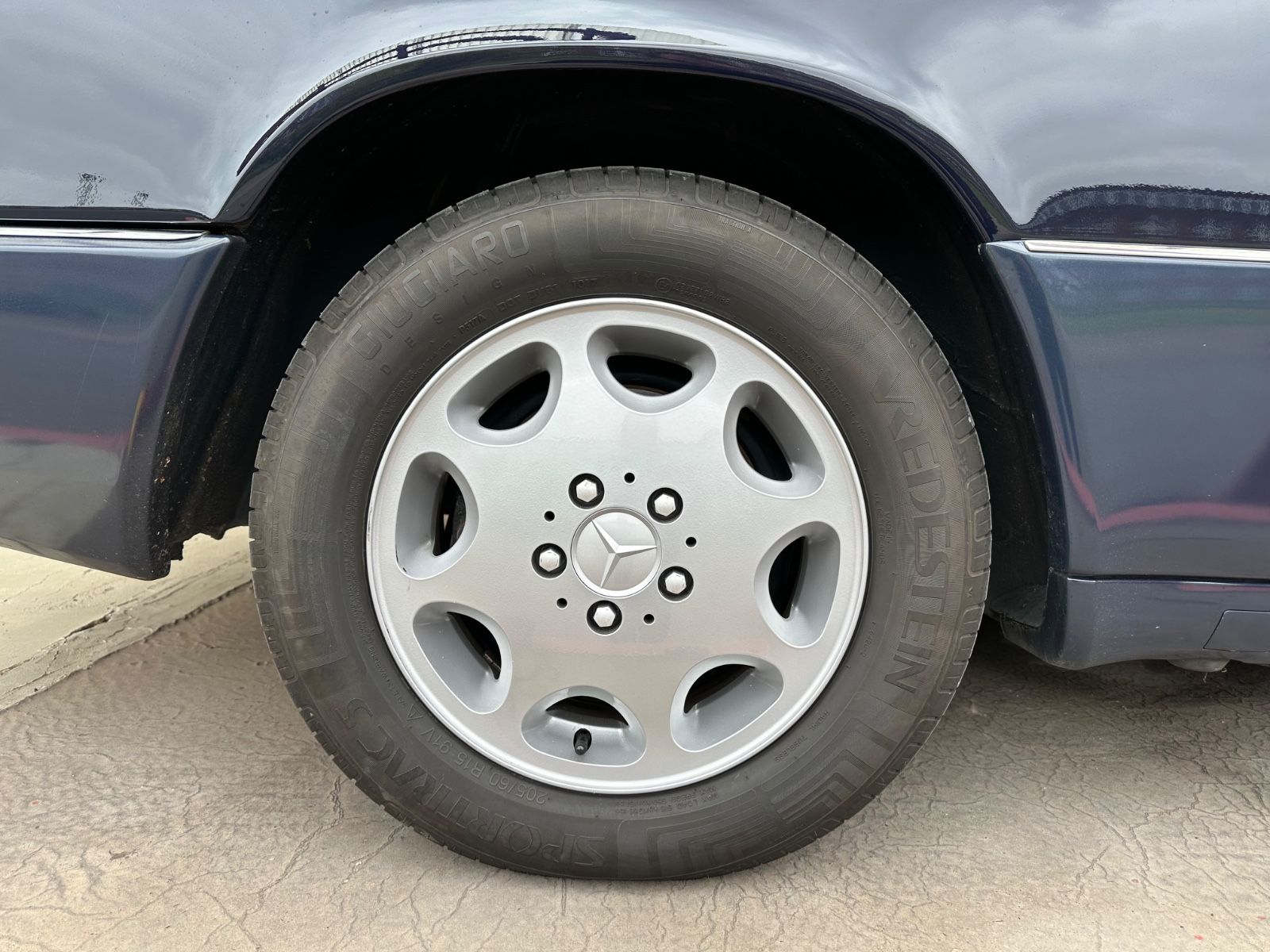 Fahrzeugabbildung Mercedes-Benz 300 CE 24V A124 GETRAG SCHALTER KLIMA LEDER BRD