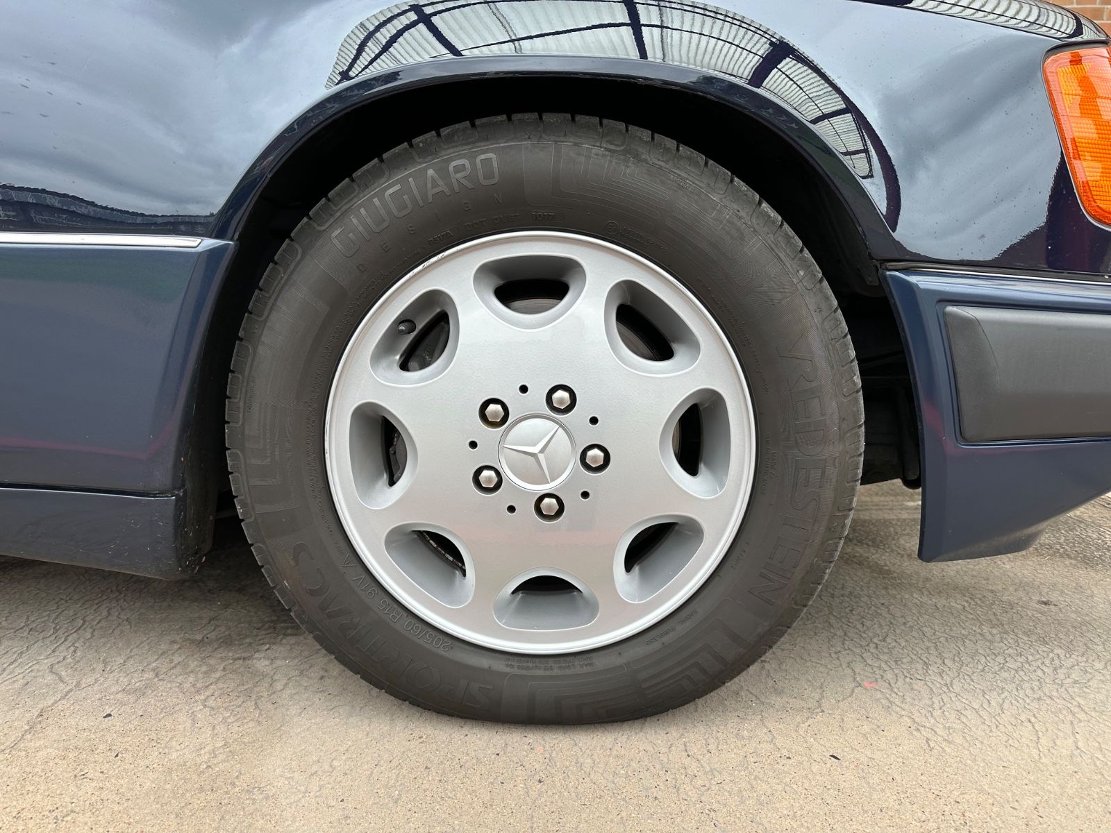 Fahrzeugabbildung Mercedes-Benz 300 CE 24V A124 GETRAG SCHALTER KLIMA LEDER BRD