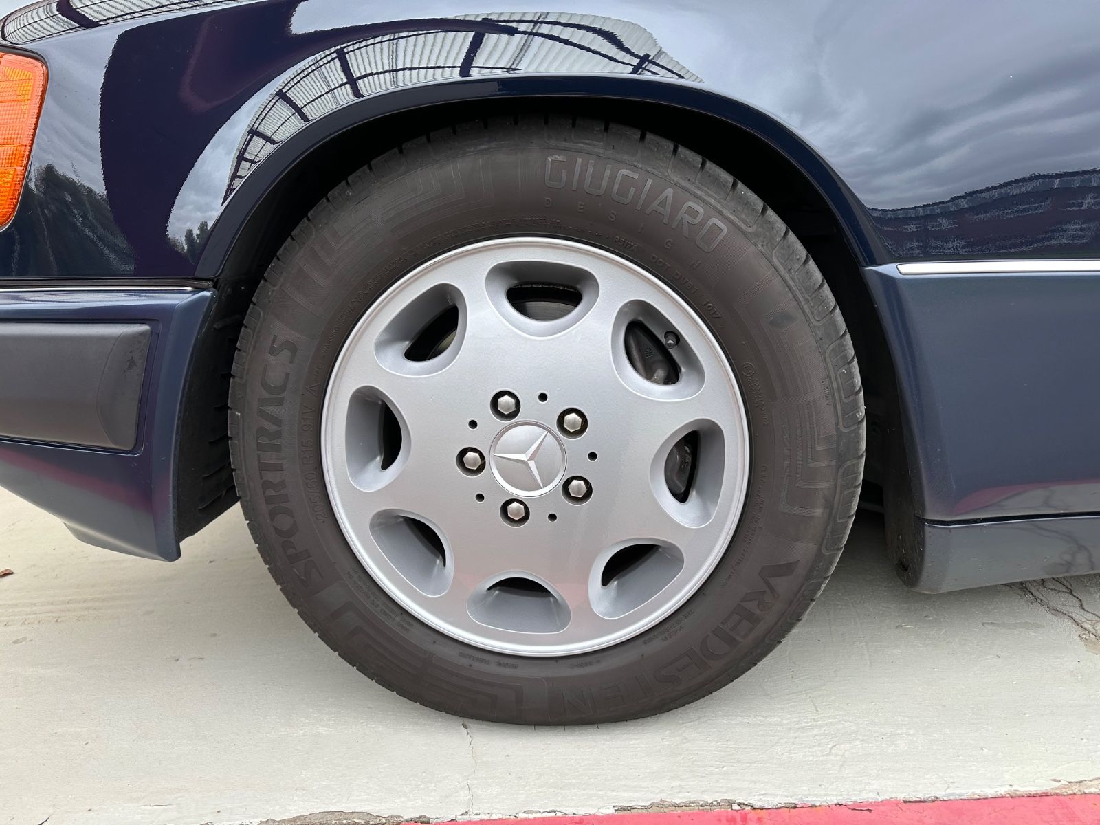 Fahrzeugabbildung Mercedes-Benz 300 CE 24V A124 GETRAG SCHALTER KLIMA LEDER BRD