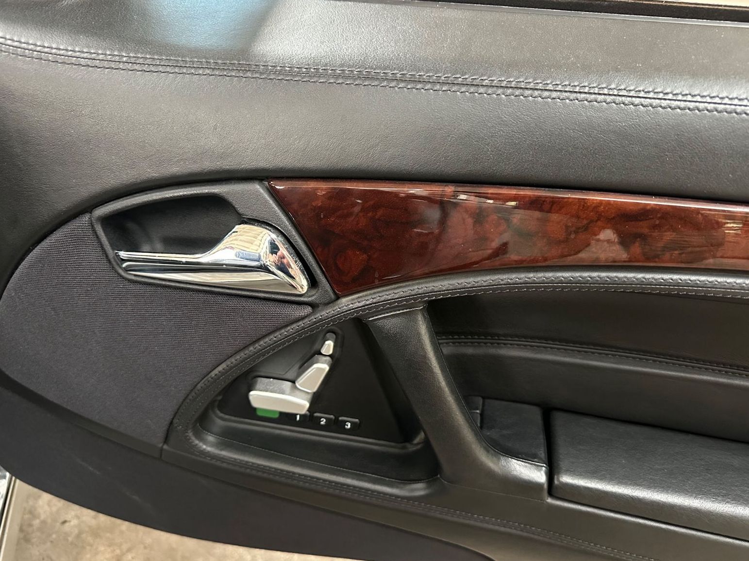 Fahrzeugabbildung Mercedes-Benz SL500 R129 PANORAMA GLASDACH AMG18" ADS 245 BRD