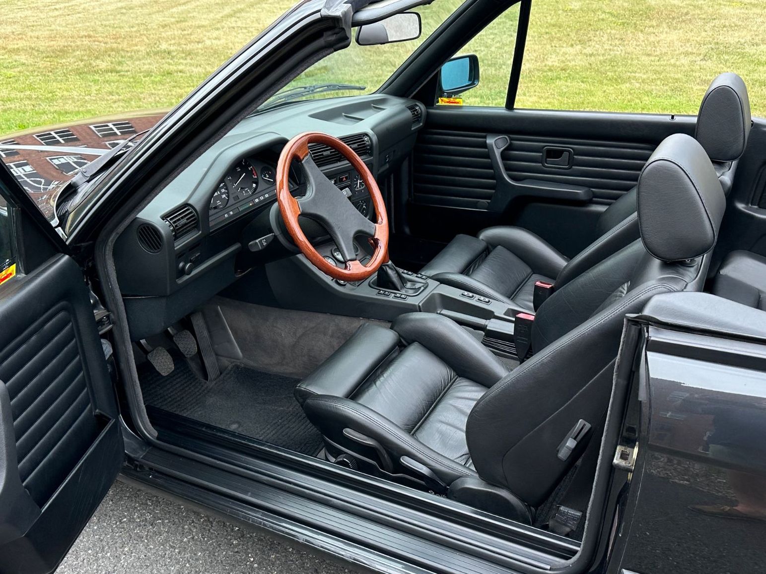 Fahrzeugabbildung BMW 318i E30 1. Hand 1. Lack Leder Schalter SERVICE