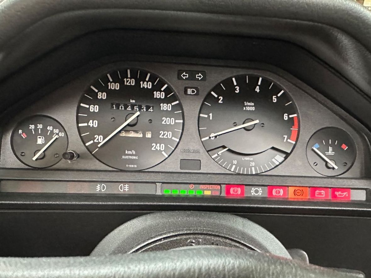 Fahrzeugabbildung BMW 318i E30 1. Hand 1. Lack Leder Schalter SERVICE
