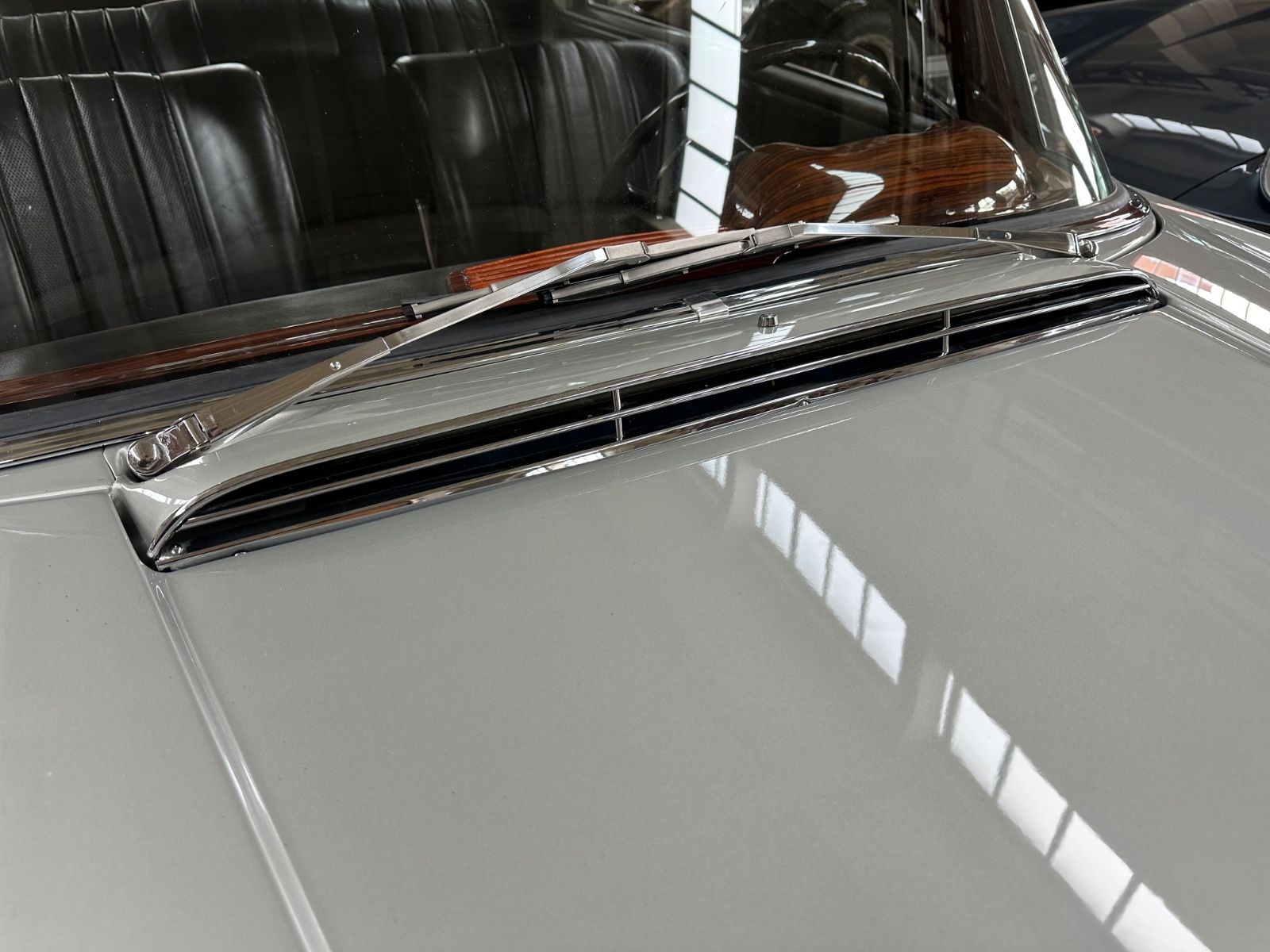 Fahrzeugabbildung Mercedes-Benz 250 SE W111 Hamburg Schweiz UNGESCHWEIßT SSD AUT