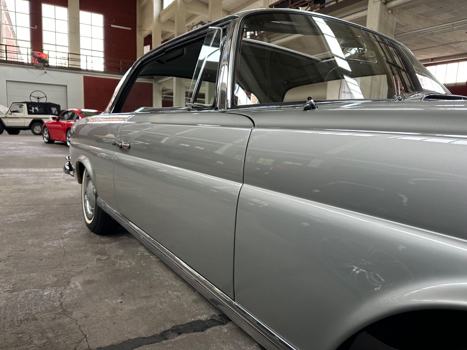 Fahrzeugabbildung Mercedes-Benz 250 SE W111 Hamburg Schweiz UNGESCHWEIßT SSD AUT