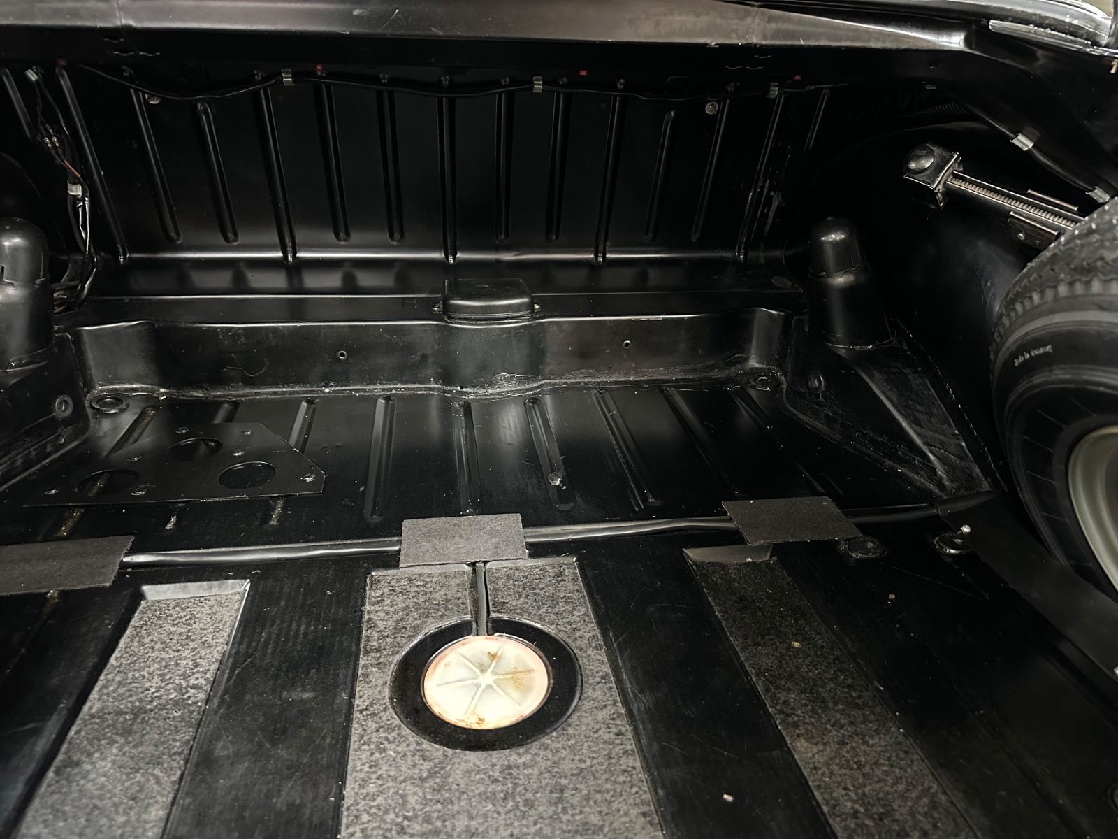 Fahrzeugabbildung Mercedes-Benz 250 SE W111 Hamburg Schweiz UNGESCHWEIßT SSD AUT