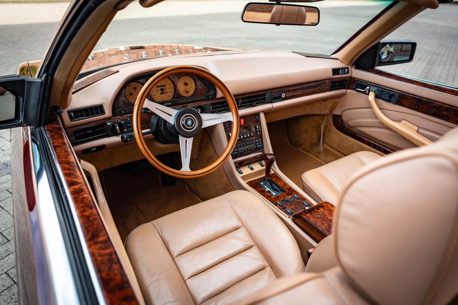 Fahrzeugabbildung Mercedes-Benz 560 SEC Cabriolet ORIGINAL SGS Marbella BRD220kw