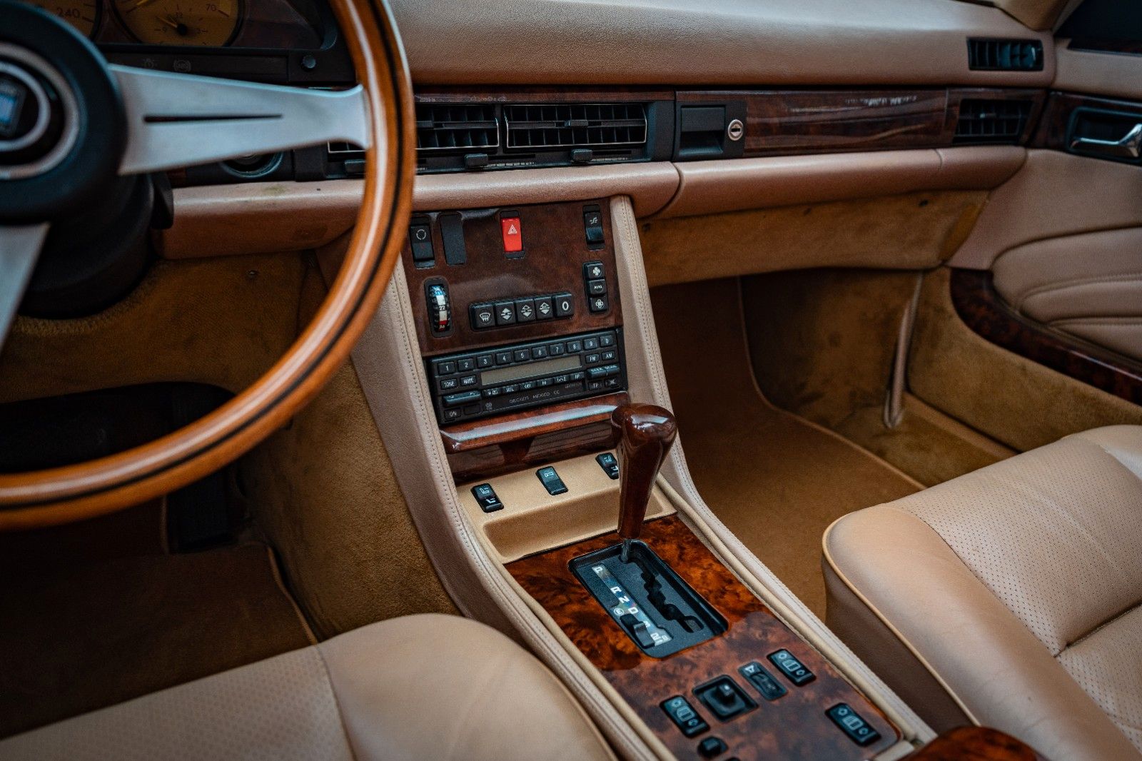 Fahrzeugabbildung Mercedes-Benz 560 SEC Cabriolet ORIGINAL SGS Marbella BRD220kw