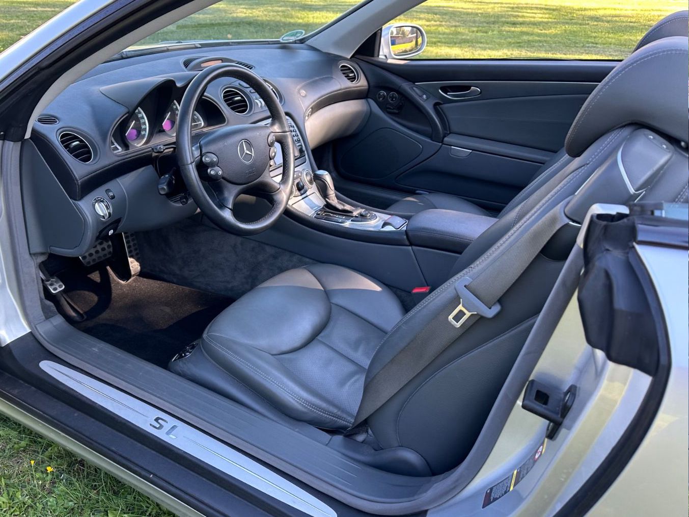 Fahrzeugabbildung Mercedes-Benz SL 350 R230 2. Hand Scheckheft ERSTLACK BRD