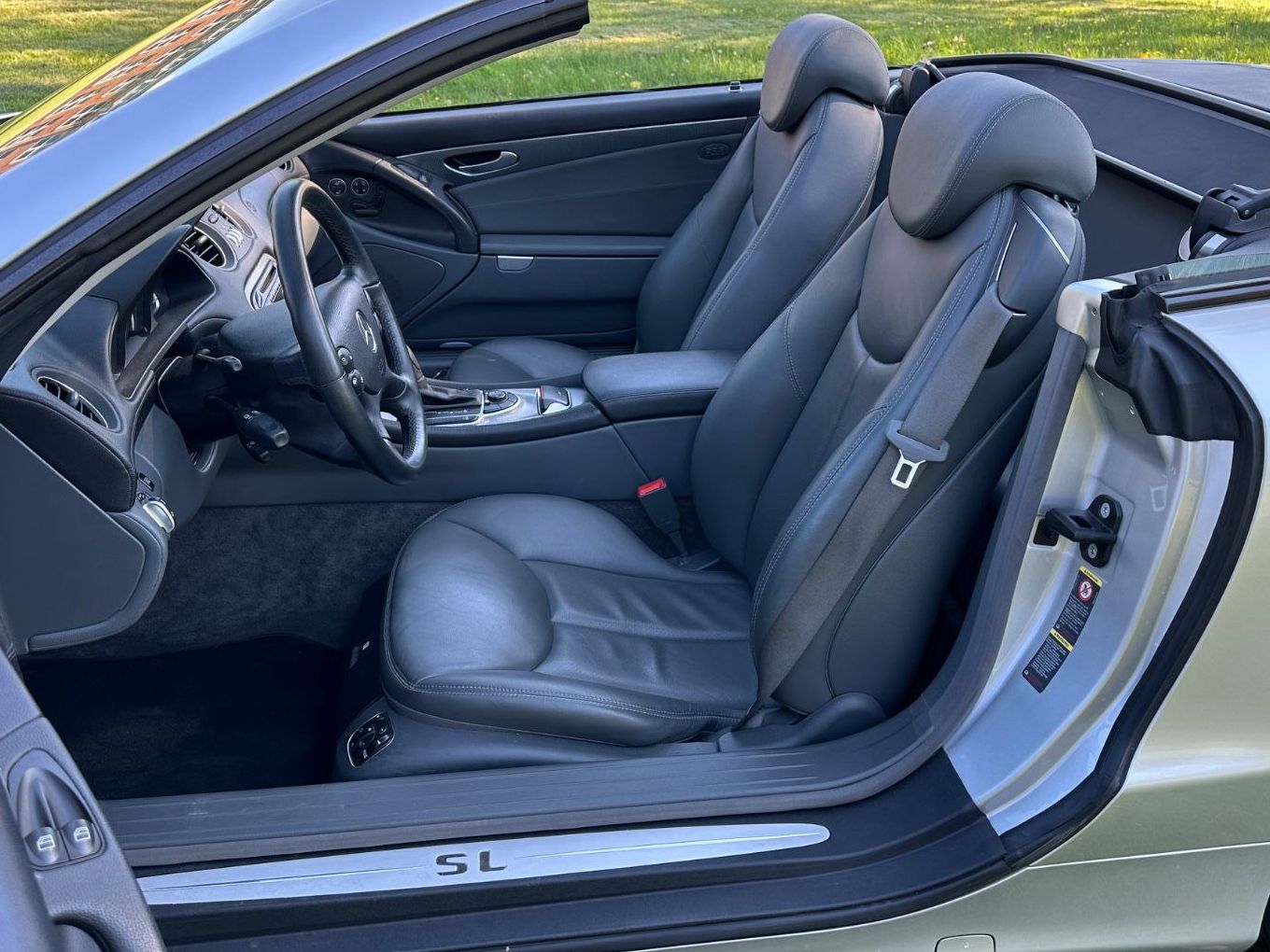 Fahrzeugabbildung Mercedes-Benz SL 350 R230 2. Hand Scheckheft ERSTLACK BRD