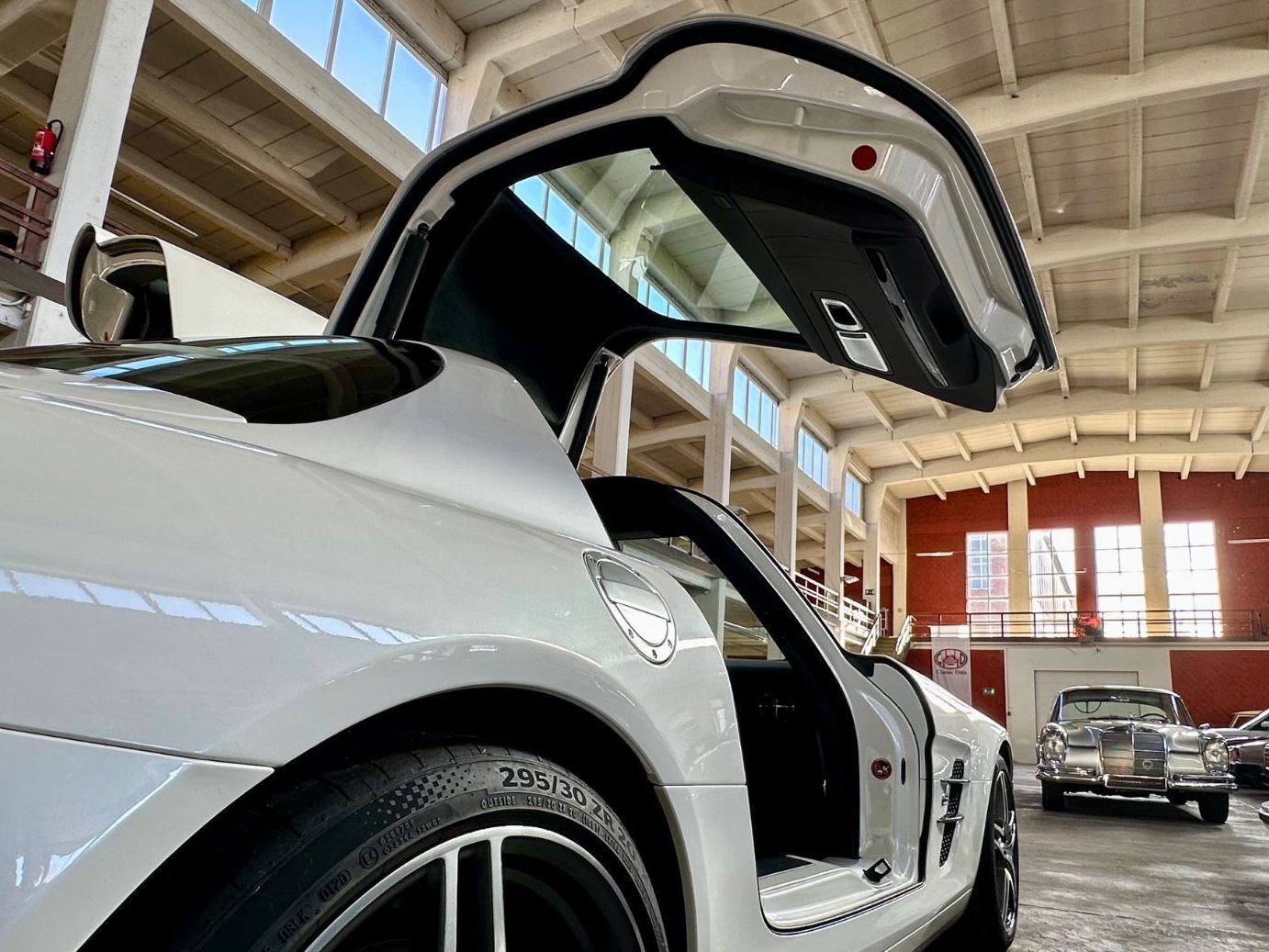 Fahrzeugabbildung Mercedes-Benz SLS AMG GT Coupe AMG Ride Control Bang & Olufsen