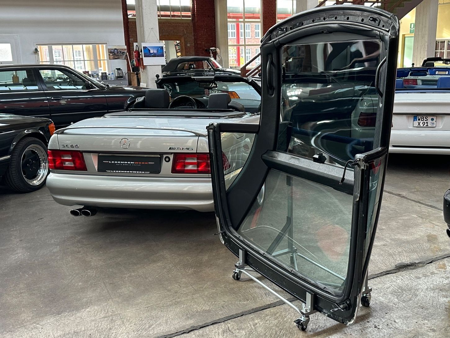 Fahrzeugabbildung Mercedes-Benz SL60 AMG Original 957 TECHNIK 772 OPTIK 415 PANO