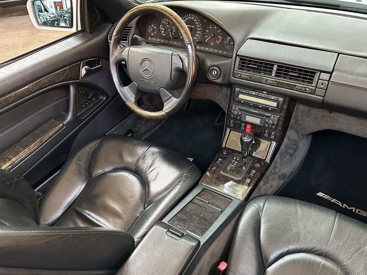 Fahrzeugabbildung Mercedes-Benz SL60 AMG Original 957 TECHNIK 772 OPTIK 415 PANO