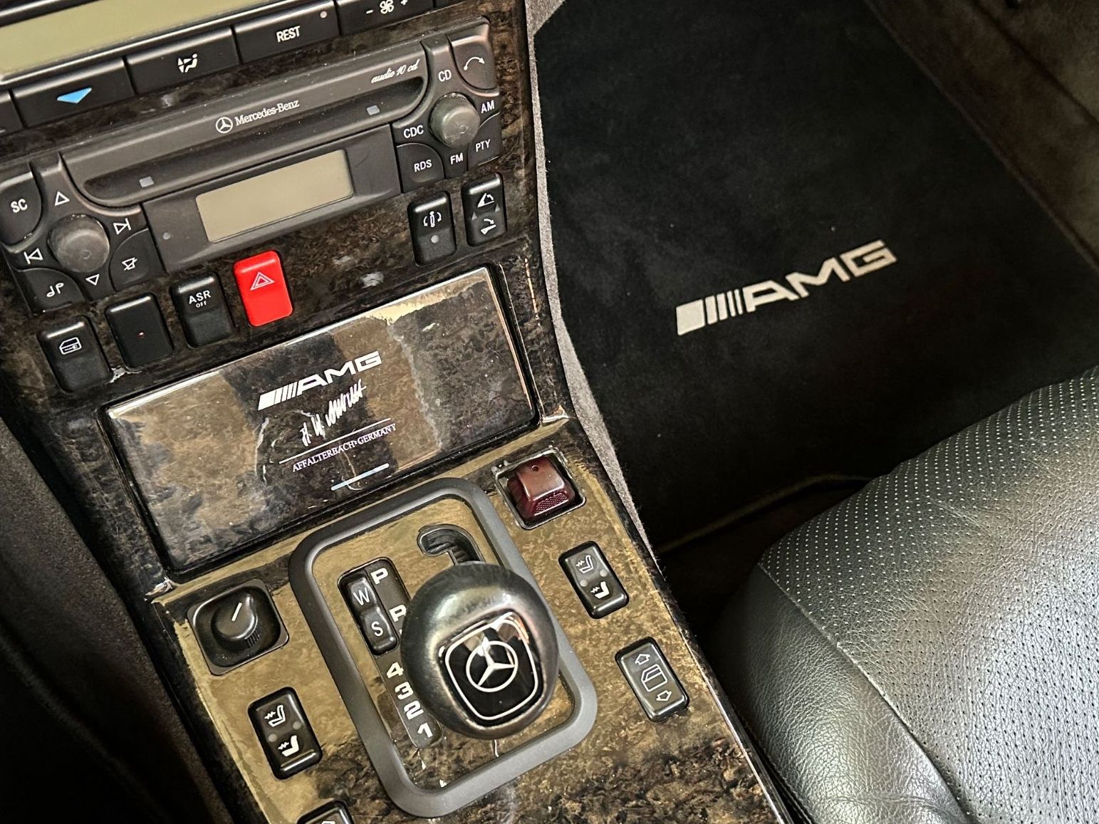 Fahrzeugabbildung Mercedes-Benz SL60 AMG Original 957 TECHNIK 772 OPTIK 415 PANO