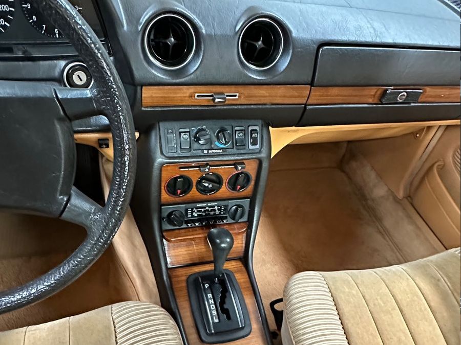 Fahrzeugabbildung Mercedes-Benz 280 CE W123 KLIMA SSD ESH AUTOMAT VELOURS BECKER
