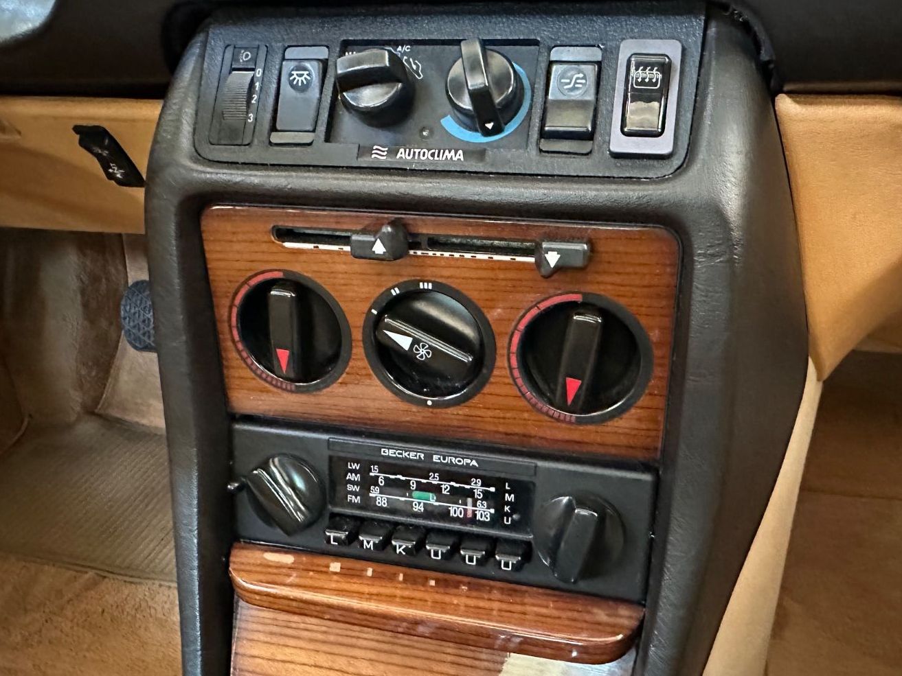 Fahrzeugabbildung Mercedes-Benz 280 CE W123 KLIMA SSD ESH AUTOMAT VELOURS BECKER