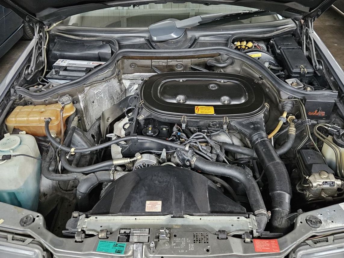 Fahrzeugabbildung Mercedes-Benz 230 CE W124 KLIMA LEDER ASD PERLMUTTGRAU 122