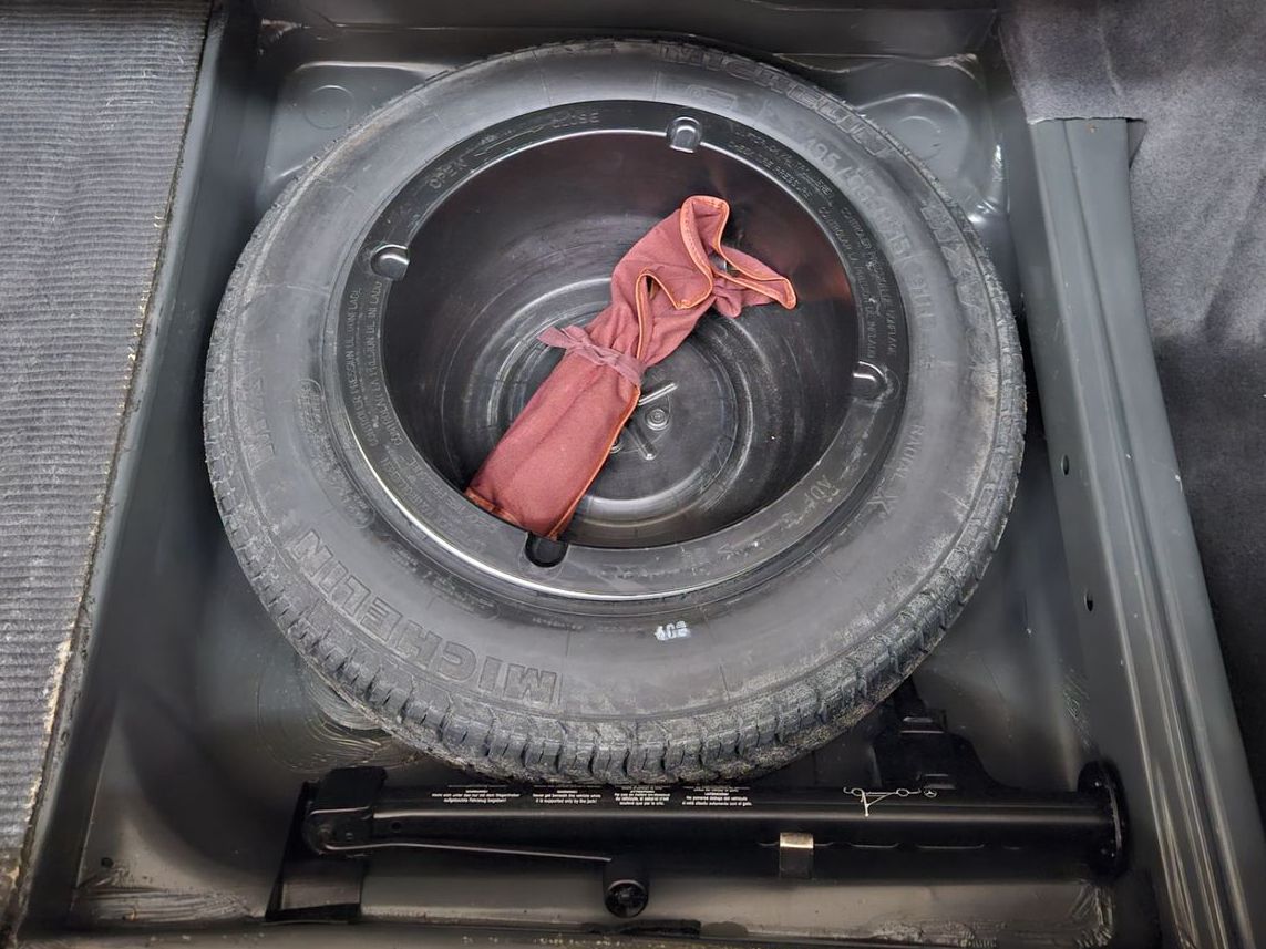 Fahrzeugabbildung Mercedes-Benz 230 CE W124 KLIMA LEDER ASD PERLMUTTGRAU 122